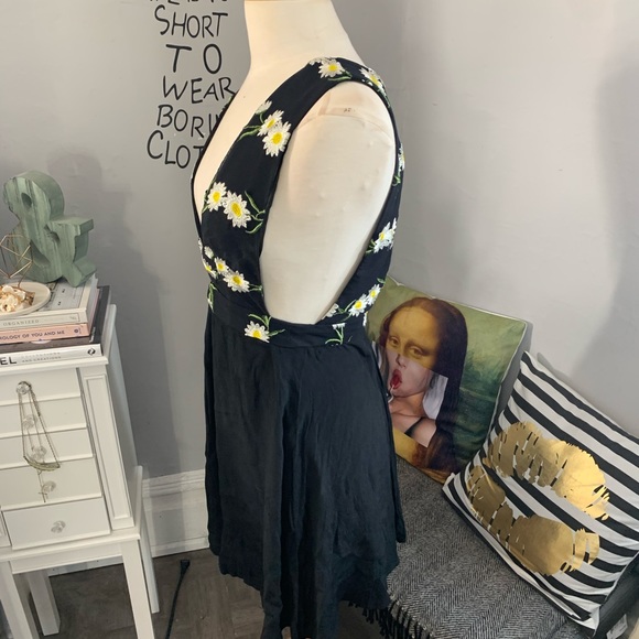 FashionNova// floral dress size small - Picture 7 of 9